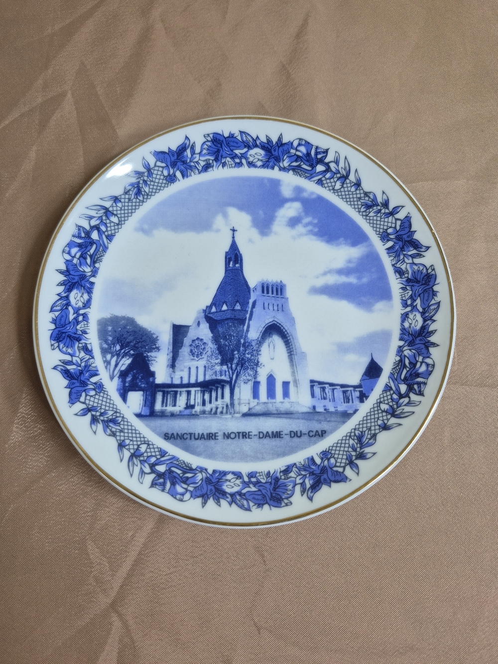Vintage Sanctuaire Notre-Dame-du-Cap Souvenir Plate Gold Trim Blue White